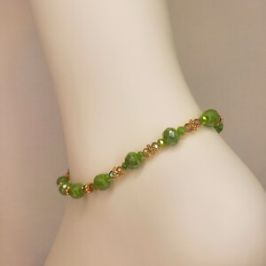 Tornozeleira com contas de cristal verde: pulseira de tornozelo boho banhada a ouro 14k