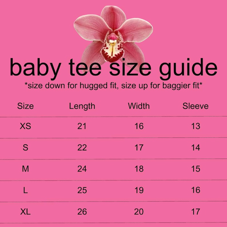 K&ouml;nnte beinhalten: Ein rosa und wei&szlig;er Gr&ouml;&szlig;enleitfaden f&uuml;r Baby-T-Shirts mit einer pinkfarbenen Orchideengrafik oben. Die Tabelle zeigt die Gr&ouml;&szlig;en XS bis XL mit den entsprechenden Ma&szlig;en in Zoll f&uuml;r L&auml;nge, Breite und &Auml;rmel.