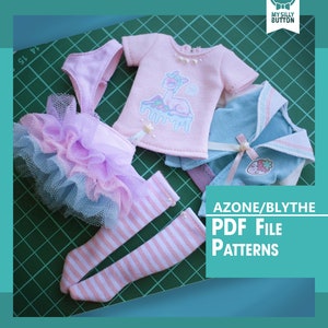 Puede incluir: Un conjunto de patrones de ropa para muñecas Azon/Blythe. Los patrones incluyen un tutú rosa y azul, una camiseta rosa con un gráfico de llama, una blusa de marinero azul y medias de rayas rosa y blancas. Los patrones están disponibles como archivo PDF.