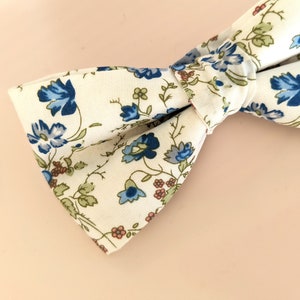 Blue wedding floral bowtie, boys tie. Kids Bow Tie, ring bearer bow tie, blue BowTie, boys floral bow tie, baby bow tie, toddler bow tie