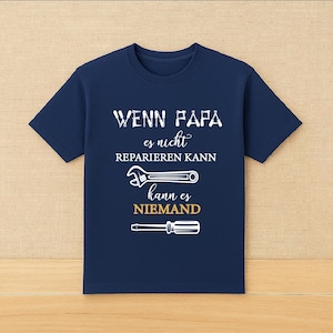 Könnte beinhalten: Marineblaues T-Shirt mit weißem Text und Werkzeuggrafiken. Der Text lautet "WENN PAPA es nicht REPARIEREN KANN kann es NIEMAND". Mit Schraubenschlüssel und Schraubendreher.