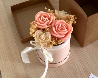 Blumenbox mit Duftkerzen - Geschenk für alles ,Frauen, Geburtstag, Muttertag, Deko Rosenkerzen, Handmade Geschenkbox mit Schleife