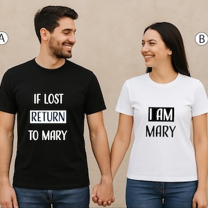 Lustige Partner T-Shirts - "If Lost Return to .. / I Am ..." - Witzige Pärchen Shirts - Geschenk für Paare & Reisen