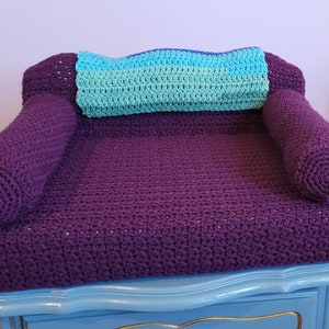 Crocheted Cat Couch