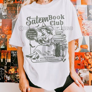 Camiseta retro del club de lectura de Salem, camiseta de Halloween para amantes de los libros, camiseta de gato negro espeluznante para amantes de los libros, brujas de Salem, temporada espeluznante de otoño, cosas de libros White