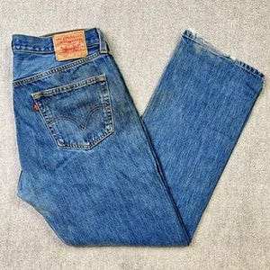 Levi&#39;s 501 Jeans Straight Leg Regular Fit Vintage Button Fly Medium Wash 36x30