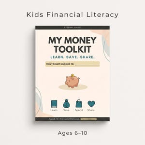 Op de afbeelding: Een werkboek getiteld "My Money Toolkit" voor kinderen van 6-10 jaar, ontworpen om financiële geletterdheid te leren. De omslag toont een spaarvarken illustratie en iconen voor leren, sparen, uitgeven en delen. De tekst luidt "Learn. Save. Share."