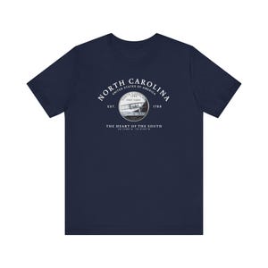 Camiseta de Carolina del Norte, souvenir de Carolina del Norte, camiseta de Carolina del Norte, camiseta unisex, regalo de Carolina del Norte, camiseta con el cuarto de Carolina del Norte, camiseta del estado imagen 7