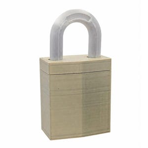 Pode incluir: Um cadeado de cor clara com um arco prateado. O corpo retangular do cadeado contrasta com o arco arqueado. O cadeado é feito de um material sólido e parece novo.