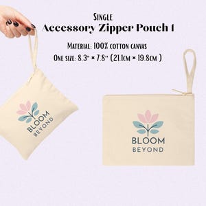 Puede incluir: Bolsa con cremallera para accesorios de color crema, hecha de lona 100% algod&oacute;n. La bolsa tiene cierre de cremallera y un peque&ntilde;o asa de bucle. Presenta un logotipo floral con el texto "BLOOM BEYOND". Mide 21,1 cm x 19,8 cm.