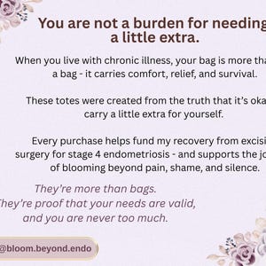 Puede incluir: Un fondo lila con adornos florales y texto que dice "No eres una carga por necesitar un poco m&aacute;s". El texto explica el prop&oacute;sito de los bolsos y la misi&oacute;n del vendedor.