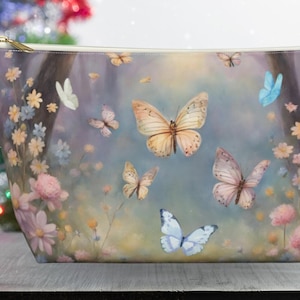 Pastellrosa Schmetterlingswald Accessoire-Beutel mit T-Bottom, niedlicher benutzerdefinierte Schmetterlings-Make-up-Beutel, buntes Reißverschluss-Kulturbeutelgeschenk für jugendlich