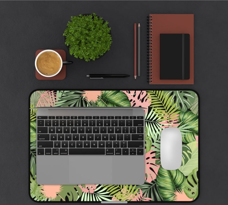 Boho löv skrivbordsmatta, monstera löv skrivbordstillbehör, ljus cottagecore hemmakontorsmatta, XL datorplatta, blommig laptopplatta, stor spelplatta bild 5