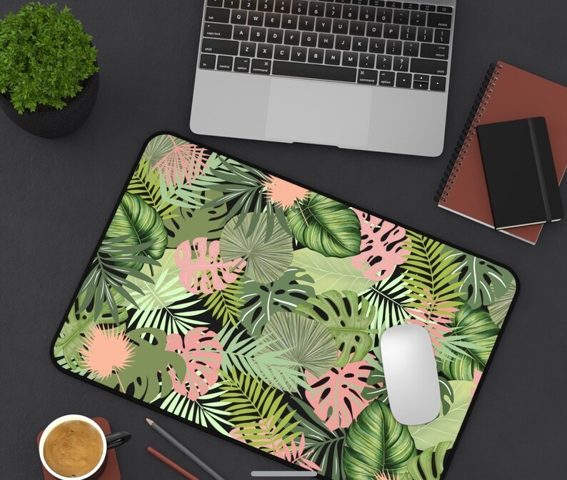 Boho löv skrivbordsmatta, monstera löv skrivbordstillbehör, ljus cottagecore hemmakontorsmatta, XL datorplatta, blommig laptopplatta, stor spelplatta bild 6