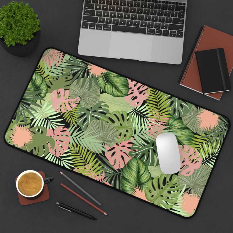 Boho löv skrivbordsmatta, monstera löv skrivbordstillbehör, ljus cottagecore hemmakontorsmatta, XL datorplatta, blommig laptopplatta, stor spelplatta bild 4
