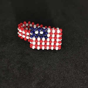 Anillo con cuentas de bandera americana