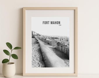 Retro Fort-Mahon Beach Poster – Black & White – Wall Decor