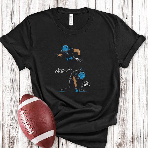 Camiseta de superhéroe de Amon-Ra St. Brown y Jahmyr Gibbs, camiseta de fútbol americano de Detroit, camiseta de celebración del día del partido, regalo unisex para fanáticos del fútbol americano de Detroit