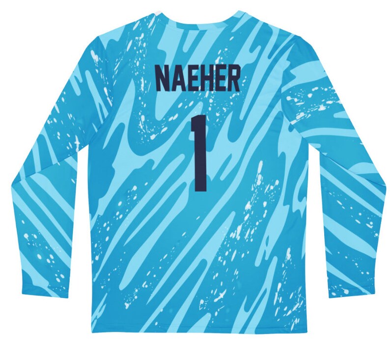 Puede incluir: Una camiseta de f&uacute;tbol azul de manga larga con un patr&oacute;n abstracto blanco y azul. La camiseta tiene el nombre "NAEHER" y el n&uacute;mero "1" en la espalda.