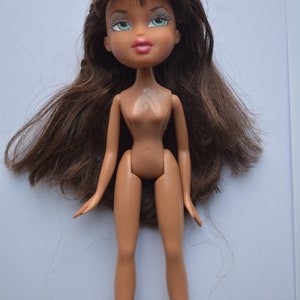 Bratz MGA Head 2001 Body 2001 Used  Please look at the pictures
