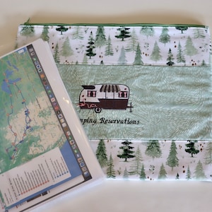 Bolsa de viaje con cremallera para llevar tus reservas de camping, pasaportes y listas. Un regalo para jubilados, amantes del camping, autocaravanistas, amigos y viajeros.