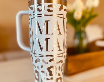 Envoltura completa MaMa Leopard para vaso de 40 oz. Taza para mamá, tazas divertidas, tazas personalizadas. Archivos SVG, DXF, Ai y Lightburn. Solo archivo digital
