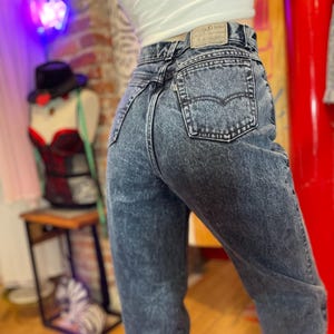 Vintage 80s Levi Silver Tab 900 Series Jeans, Rare 1980s Levis Dark Stonewash Denim Relaxed Tapered High Rise Mom Jeans