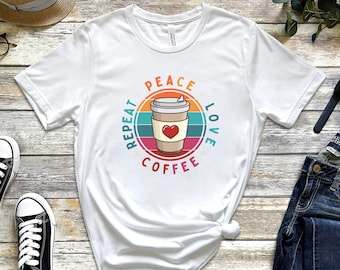 Koszulka z kawą, Koszulka Peace Love Coffee Repeat, Koszulka Coffee Lover Coffee Drinker, Zabawna koszulka z kawą, Koszulka z prezentem dla niej, Koszulka z kawą 2023