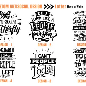 Pu&ograve; includere: Sei diversi design per t-shirt personalizzate antisociali. I design presentano testo nero su sfondo bianco con frasi come "Anti-Social Butterfly", "Do I Look Like a People Person?", "I Assure You That This Silence is Less Awkward Than Anything I Have to Say", "I Came I Saw There Were People I Left", "I Can't People Today", e "I Can't Talk to You Today I Talked to Two People Yesterday".