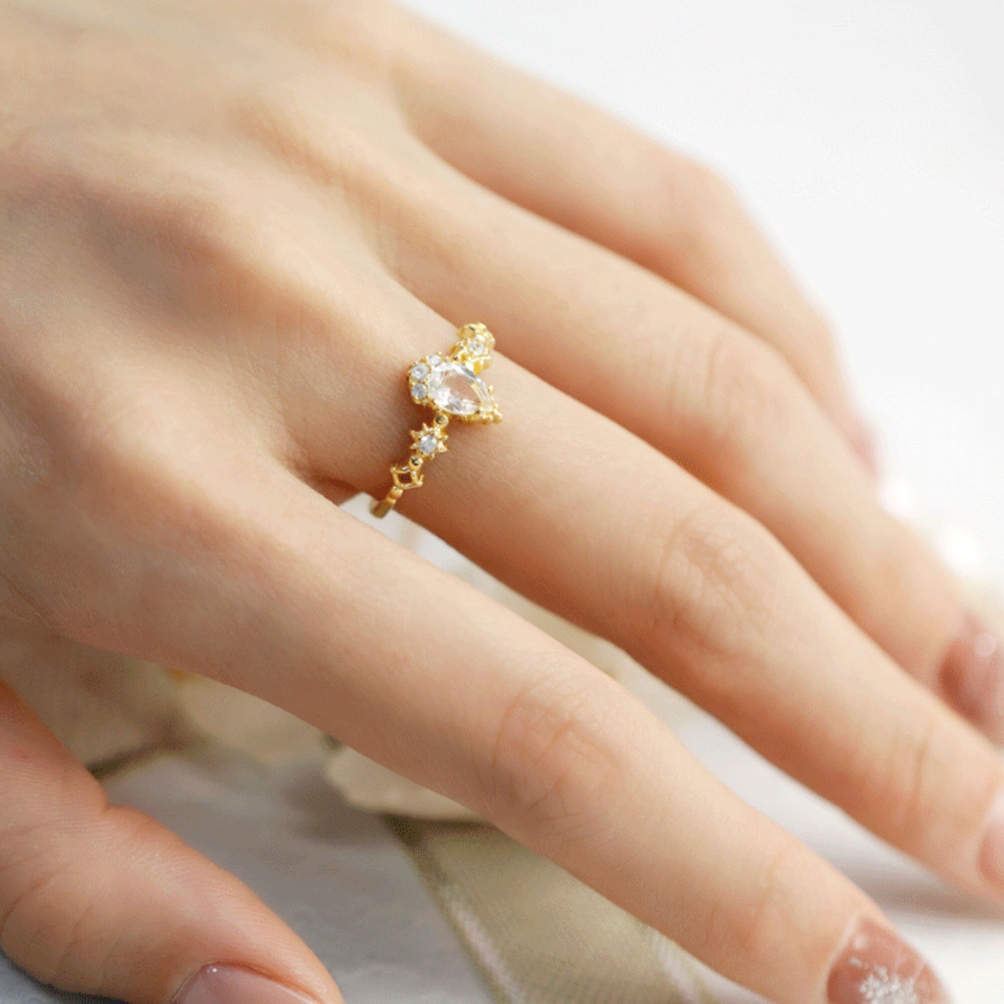 Buy Modern Light Weight Round Shape Adjustable Gold Finger Rings Designs  for Women