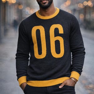 Knitted crew neck sweater. 06 sweater.