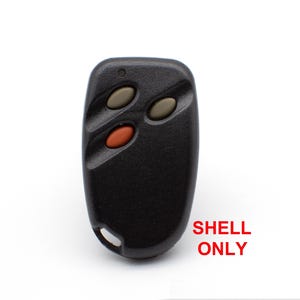 Może przedstawiać: Czarny pilot zdalnego sterowania z trzema przyciskami. Przyciski są czerwone, brązowe i brązowe. Tekst "SHELL ONLY" jest nadrukowany na czerwono pod pilotem.