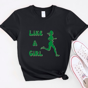 Courez comme une fille | Fille Coureur | Fille de coureur de piste | Gagnez comme une fille | Jouer comme une fille | Interurbain | Cross Country Unisexe Softstyle