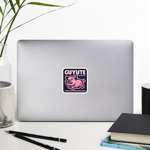 Puede incluir: Una pegatina con un cerdo de dibujos animados y el texto "GUYUTE THE GOLF PIG I HOPE THIS HAPPENS ONCE AGAIN".