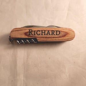 Personalizowany wielofunkcyjny drewniany scyzoryk kieszonkowy - grawerowany laserowo