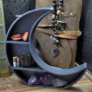 Estante de media luna, organizador de 3 niveles de cristales y curiosidades de brujas, decoración pagana de resina epoxi para el hogar para brujas lunares y amantes de la naturaleza, regalo pagano de Wicca