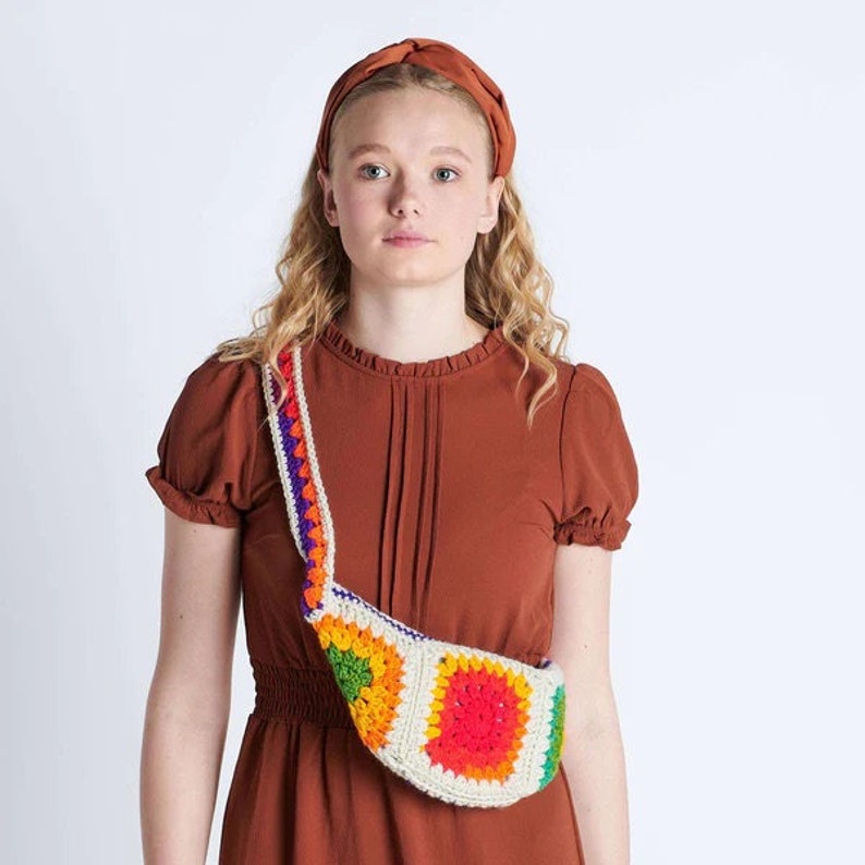 Crochet Fanny Granny Square Bag Pattern image 3
