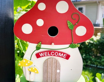 Mushroom Wood with decoration on the front wall| Birdhouse | Bird House | Green Garden Corner