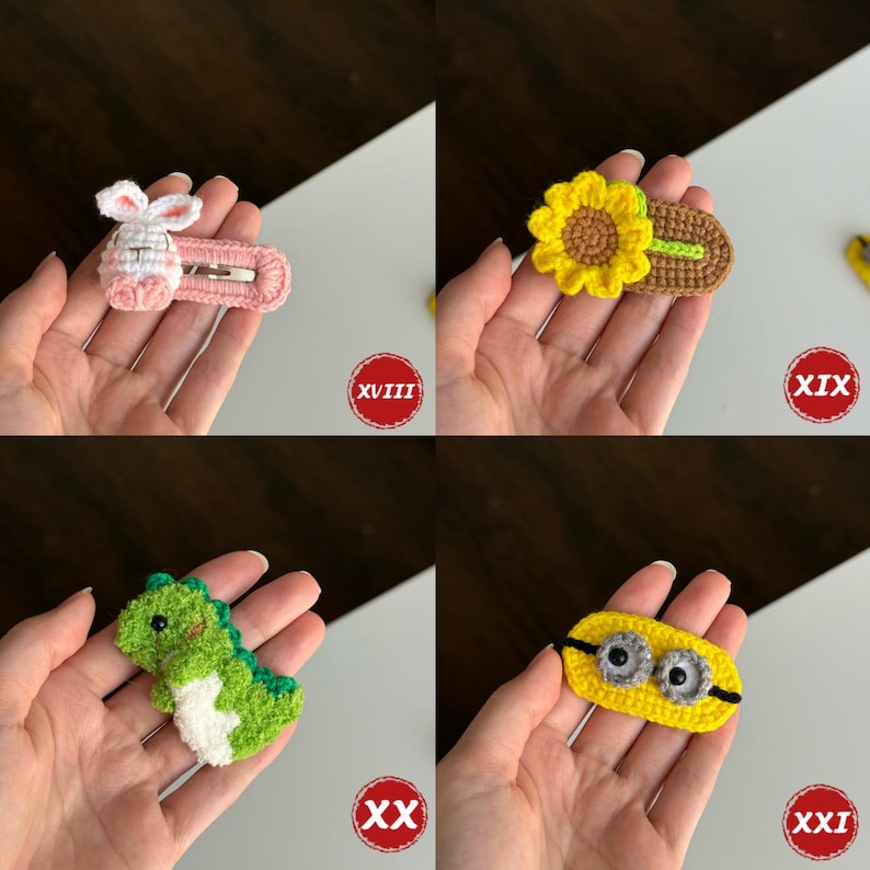 Op de afbeelding: Vier handgemaakte gehaakte haarclips. De clips hebben een wit en roze konijn, een gele zonnebloem, een groene dinosaurus en een geel Minion-personage. Elke clip is bevestigd aan een roze of bruine haarspeld.