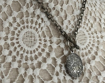 Vintage Womens 1960s 1970s Silver Floral Oval Locket Pendant Necklace with Chain Victoriana Psych Baroque Style Gothic