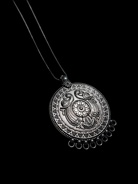 Vintage Womens Large Circle Statement Pendant Nec… - image 4