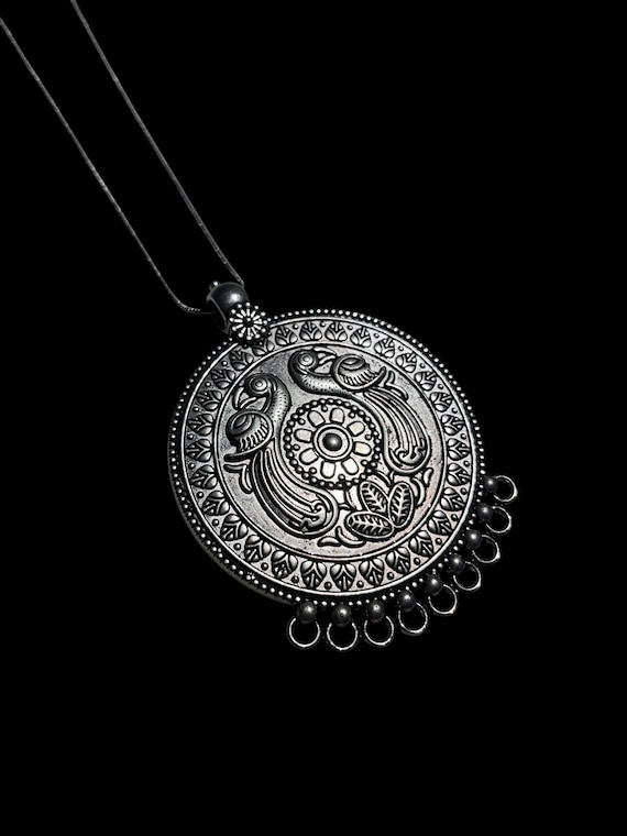Vintage Womens Large Circle Statement Pendant Nec… - image 1