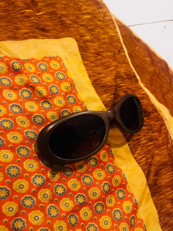Vintage Womens 1970s 70s Sunglasses Gold Oval Fram