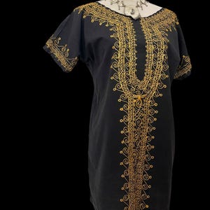 Vintage 70s Embroidered Kaftan Tunic: Bohemian Festival Dress, Size 10-12