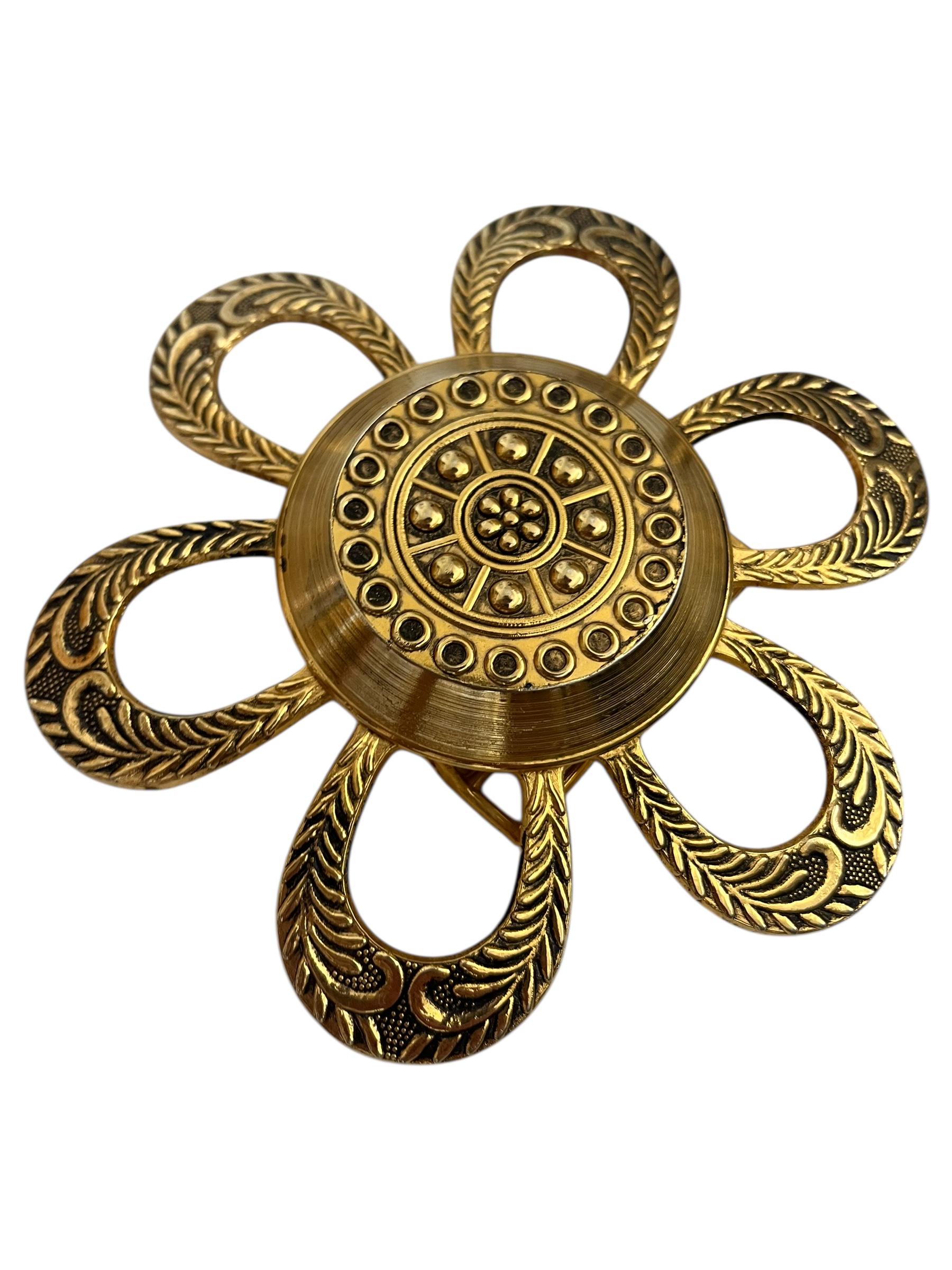 Vintage Daisy Matte Gold Belt Buckle.  EC Vintage Gold Belt Buckle Made in Italy: Mandela With  main image 3