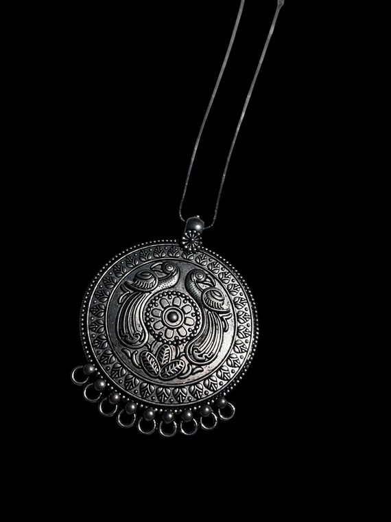 Vintage Womens Large Circle Statement Pendant Nec… - image 3