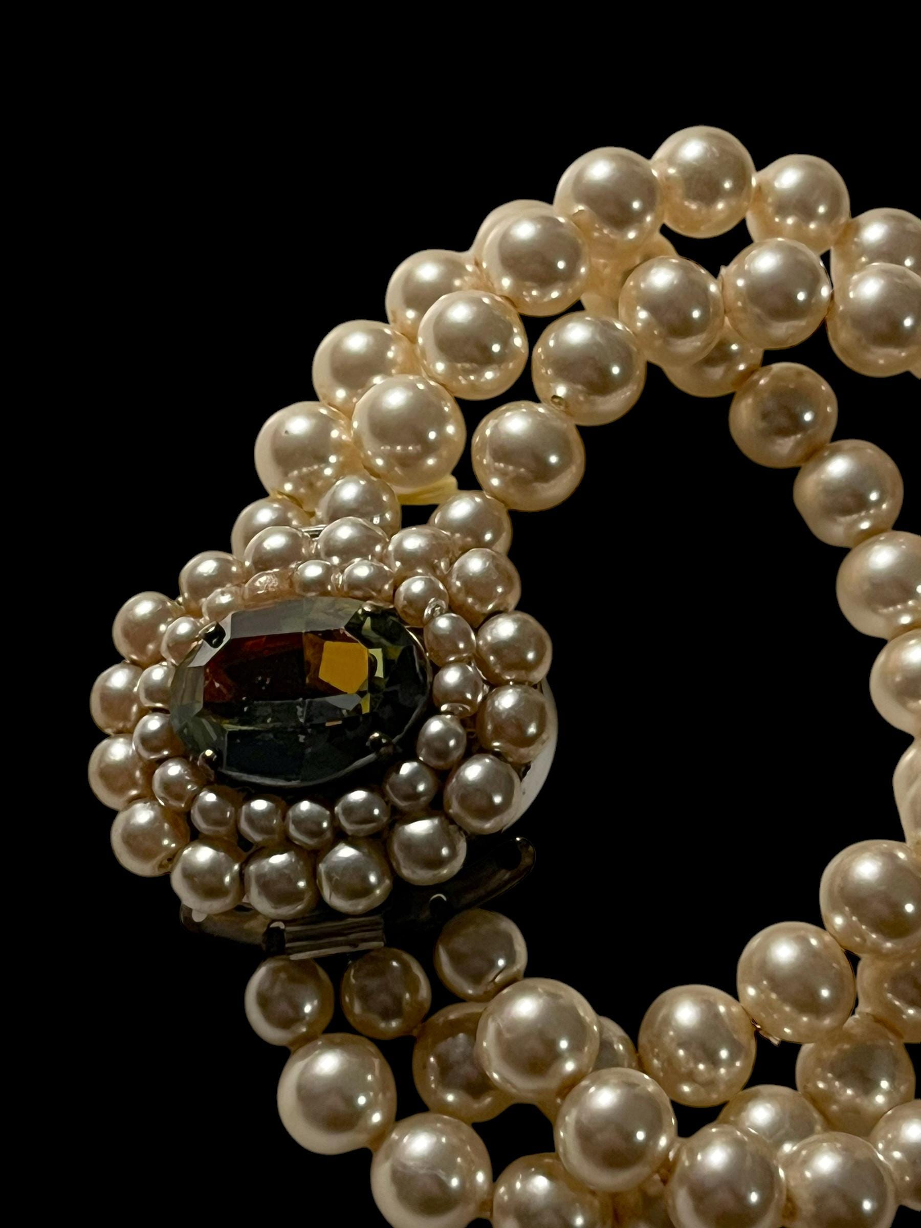 Vintage 1950s Faux Pearl Bracelet: Aurora Borealis Crystal 