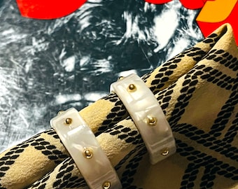 Vintage Womens Pearlised Marble Effect Plastic Studded Gold Hoop Earrings 70s 60s Style Mod