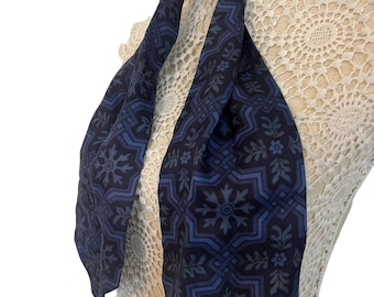 Vintage 1960s-1970s Floral Neck Scarf: Blue Diamond Pattern