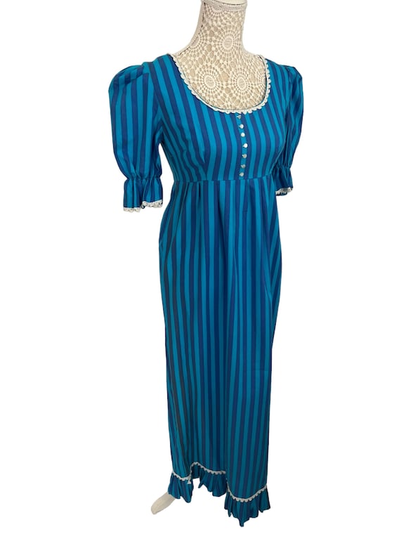 Vintage Womens 1960s 1970s Marion Donaldson Medieval Revival  